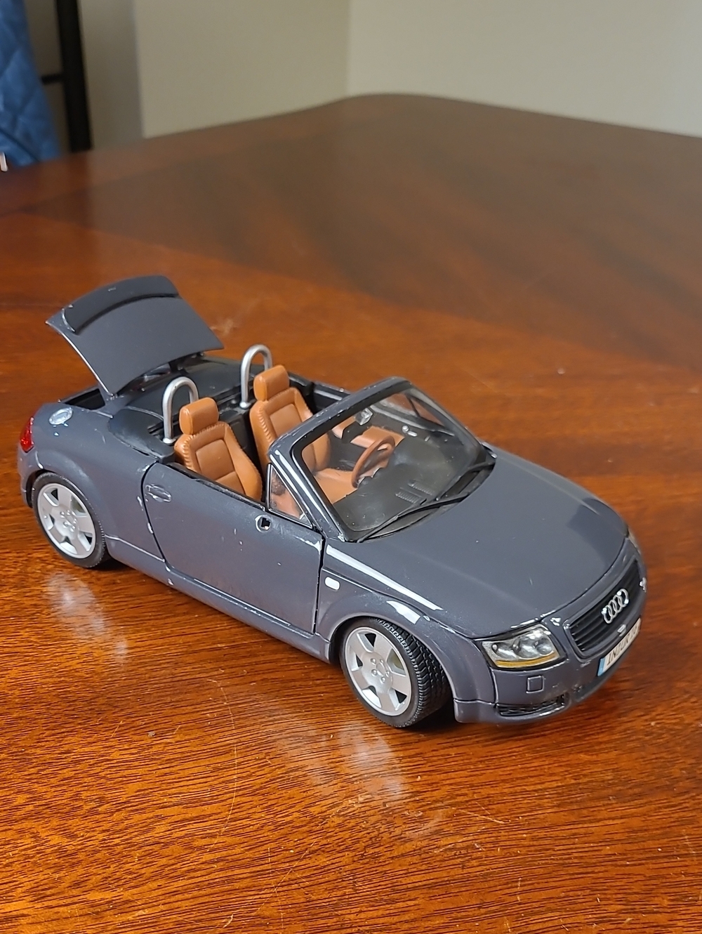 Audi TT Roadster 1:18 Die Cast Model Car Opening Doors, Hood, & Trunk, Steerable